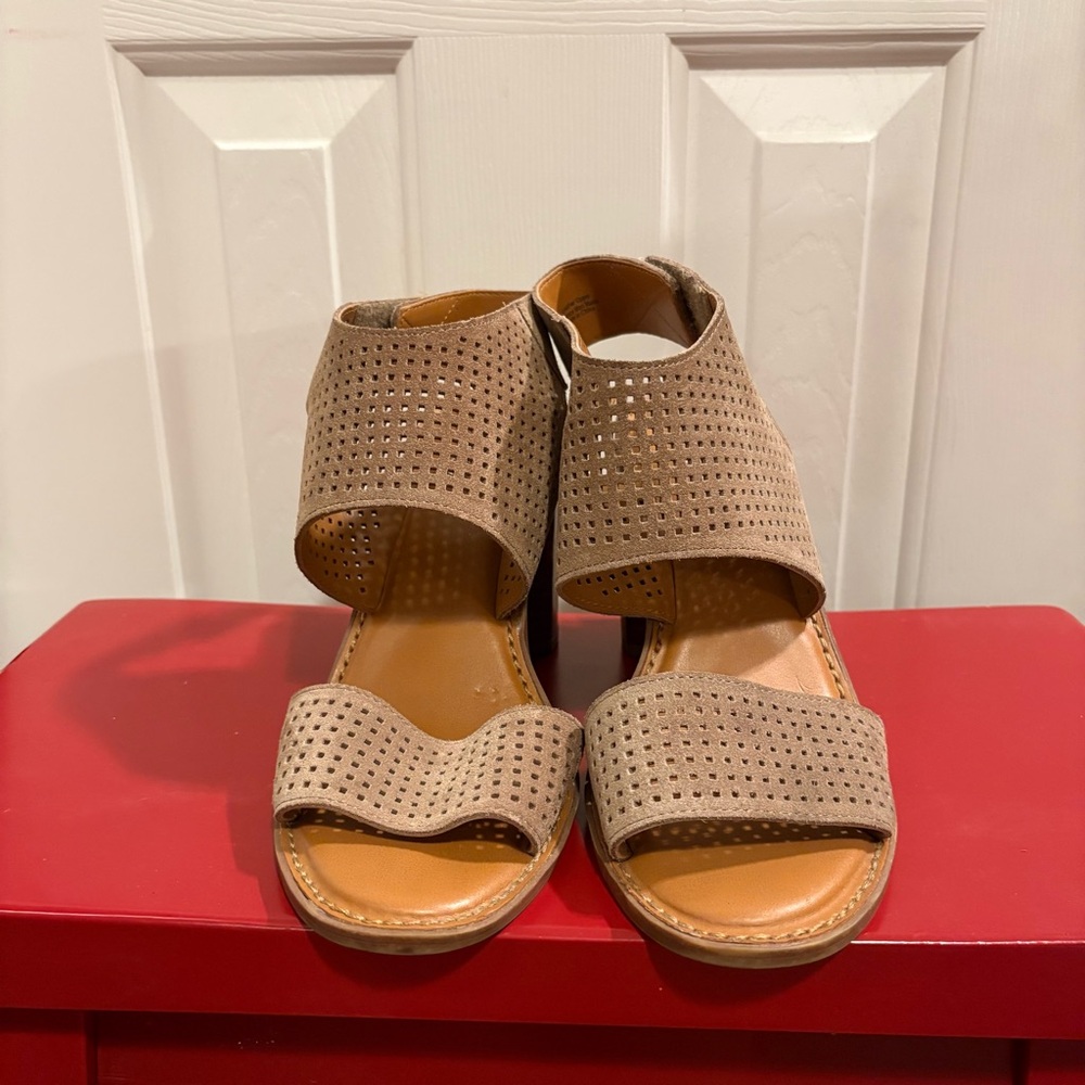 Franco Sarto Sandals Heels Delores Women Size 9 Tan Taupe Suede